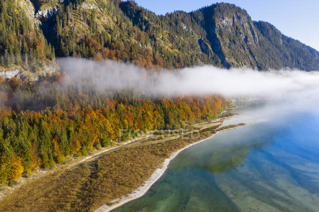 Alemanha, Baviera, Alta Baviera, Lenggries, Isarwinkel, Vista aérea da barragem de Sylvenstein no outono — Fotografia de Stock