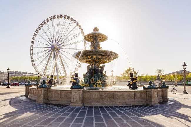 França, Paris, Place de la Concorde, fonte e Roue de Paris, roda grande — Fotografia de Stock
