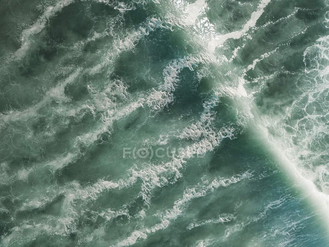 Indonesia, Bali, Veduta aerea delle onde, Spiaggia di Balngan — Foto stock