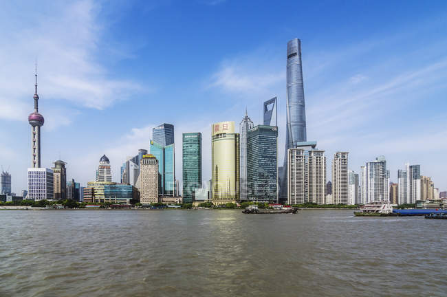 China, Shanghai, horizonte de Pudong - foto de stock