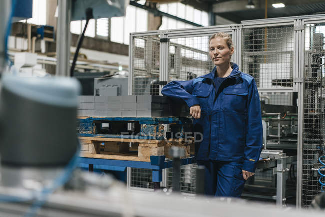 Young woman working in high-tech company, portrait — Stock Photo