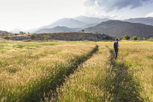 Greece, Peloponnese, Corinthia, Stymfalia, Ancient plateau, Lake Stymphalia, hiker — Stock Photo
