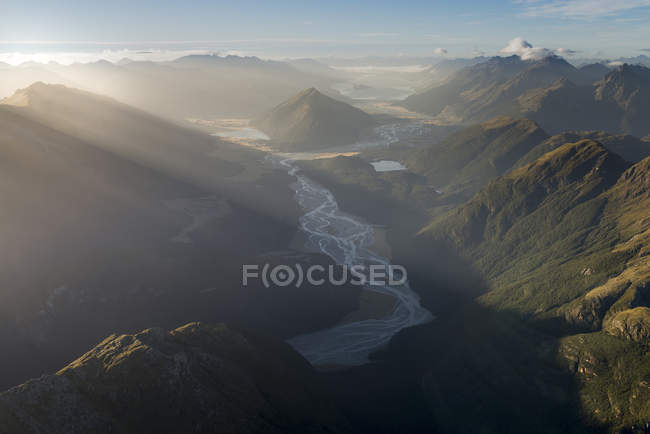 Nova Zelândia, Ilha do Sul, Otago, Wanaka, Vista aérea do Monte Alfredo e Lago Wakatipu ao nascer do sol — Fotografia de Stock