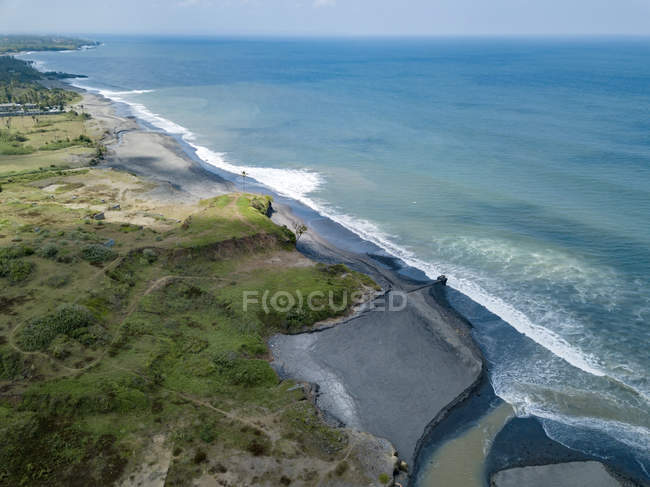 Индонезия, Бали, Вид с воздуха на пляж Yeh Gangga — стоковое фото