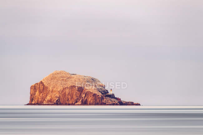 UK, Scotland, East Lothian, North Berwick, Firth of Forth, view of Bass Rock  and lighthouse — Stock Photo