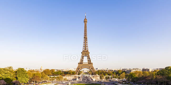 França, Paris, Vista panorâmica, Place de Varsovie e Torre Eiffel — Fotografia de Stock