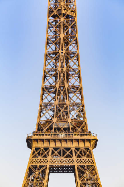 France, Paris, Tour Eiffel, midsection — Photo de stock