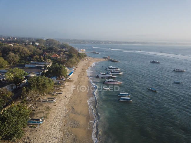 Indonesia, Bali, Vista aérea de la playa de Sanur - foto de stock