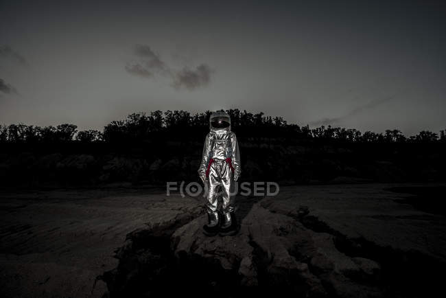 Spaceman exploring nameless planet at night — Stock Photo