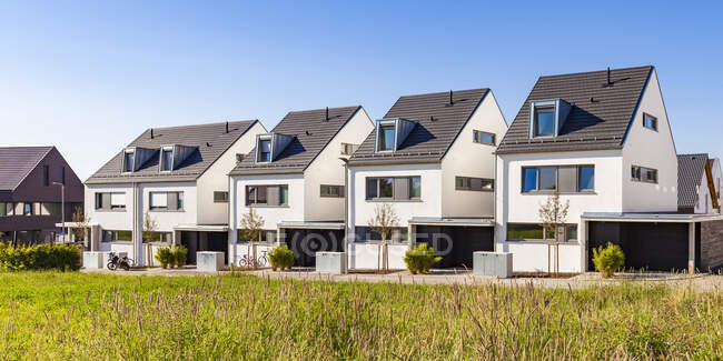 Germania, Baden-Wuerttemberg, Stoccarda, Ostfildern, moderne case di efficienza — Foto stock