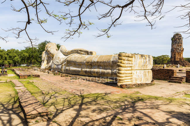 Thailandia, Ayutthaya, Buddha sdraiato a Wat Lokkayasutharam — Foto stock