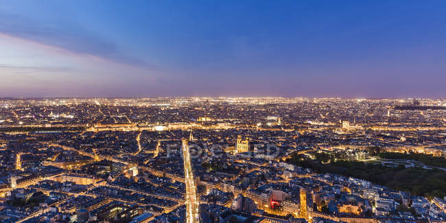 França, Paris, Cidade iluminada à noite — Fotografia de Stock