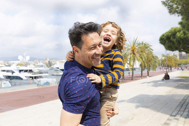 Spain, Barcelona, father and son playing together and having fun — Stock Photo