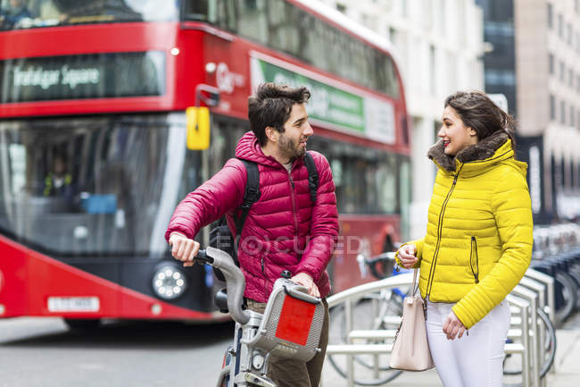 Lisa and Ricardo are in London. They start talking in the street. Complete the conversation and then speak together with your