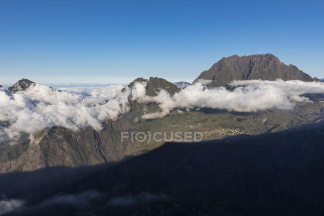 Reunião, Parque Nacional da Reunião, Ponto de encontro Maido, Vista do Vulcão Maido ao Cirque de Mafate, Gros Morne e Piton des Neiges — Fotografia de Stock