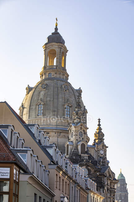 Alemania, Dresde, vista a la cúpula de la Iglesia de Nuestra Señora - foto de stock