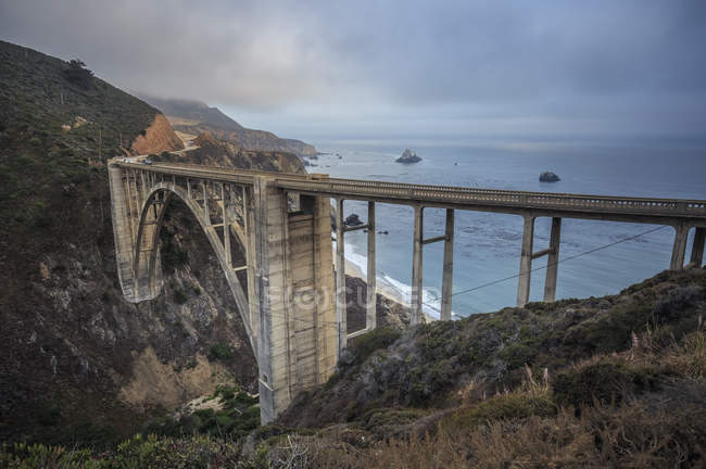 Stati Uniti, California, Big Sur, Pacific Coast, National Scenic Byway, Bixby Creek Bridge, California State Route 1, Highway 1 — Foto stock