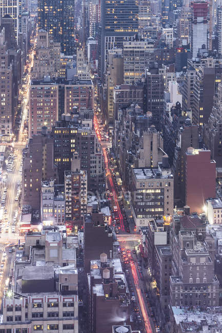 Estados Unidos, Nueva York, Manhattan por la noche - foto de stock