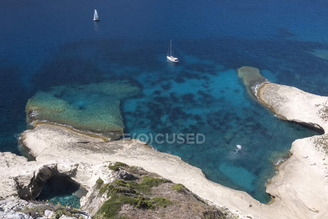 Córsega, costa mediterrânica durante o dia — Fotografia de Stock