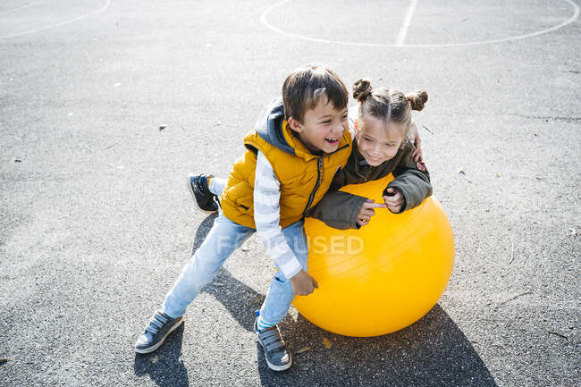 Two little children having fun with gym ball — Stock Photo