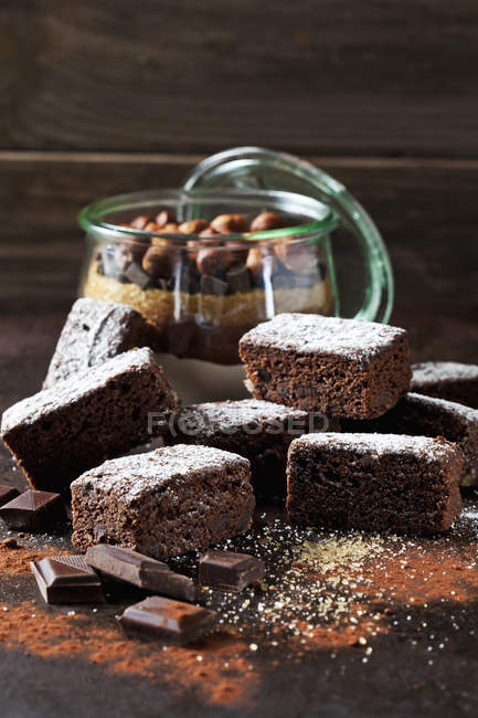 Brownies e vetro di cottura mix per la preparazione di brownies — Foto stock