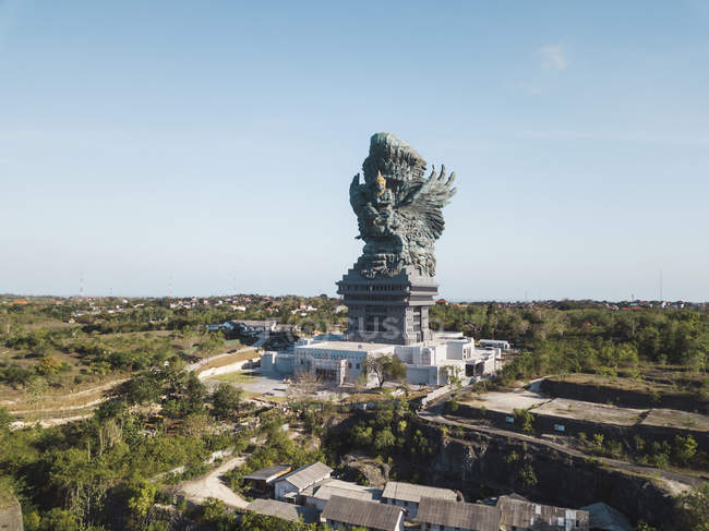 Indonesia, Bali, Vista aérea del parque GWK, estatua de Vishnu y Garuda - foto de stock