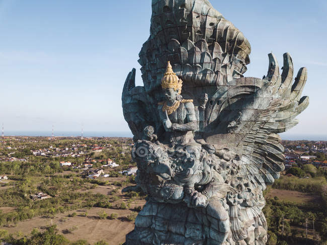 Indonésia, Bali, vista aérea do parque GWK, estátua de Vishnu e Garuda — Fotografia de Stock