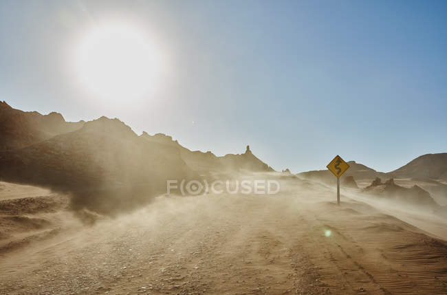 Чили, Valle de la Luna, San Pedro de Atacama, sand track in sandstorm — стоковое фото
