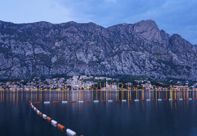 Черногория, Которский залив, Доброта в голубой час — стоковое фото