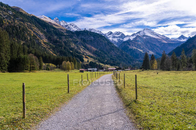 Germany, Bavaria, Oberallgaeu, Allgaeu Alps, Stillach Valley, hiking trail — Stock Photo