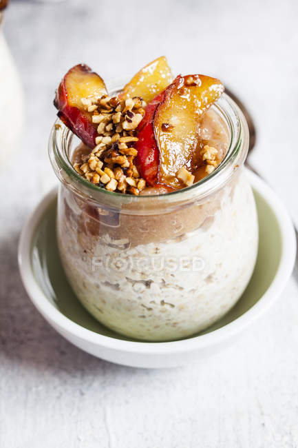 Apple pie overnight oats with caramelized apples and hazelnuts — Stock Photo