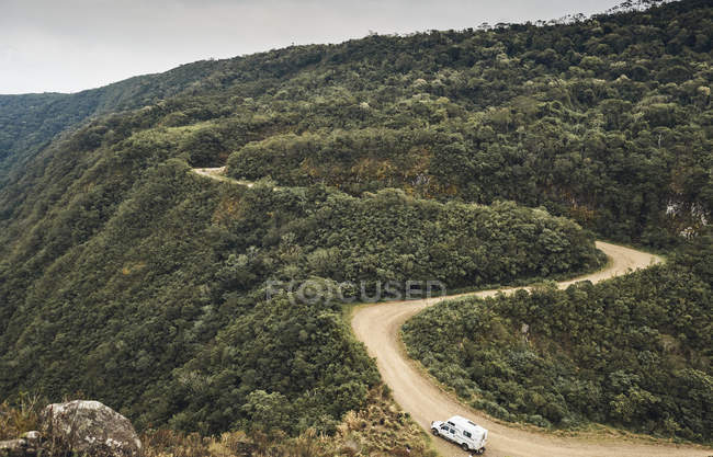 Brasile, Aparados da Serra, carovana su strada sterrata — Foto stock