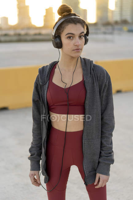 Sportive young woman with headphones during workout — Stock Photo