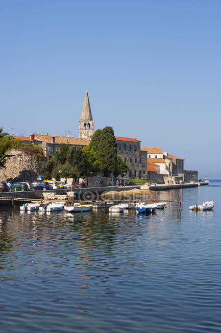 Croazia, Istria, Parenzo, Centro storico, Basilica Eufrasiana, passeggiata — Foto stock