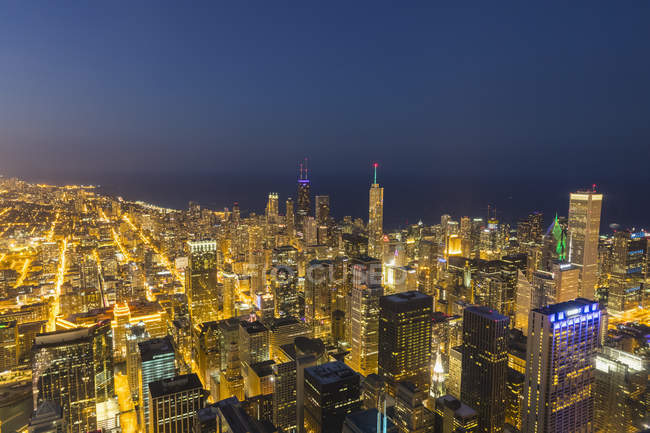 USA, illinois, Michigansee, Chicago zur blauen Stunde — Stockfoto