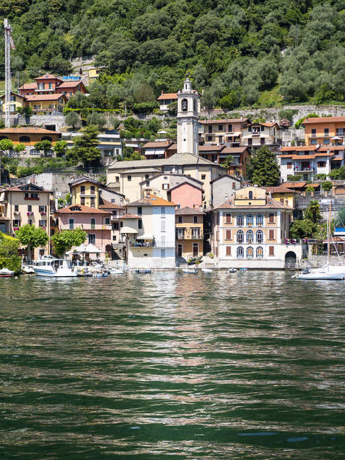 Itália, Lombardia, Lago de Como, Tremezzina, paisagem urbana — Fotografia de Stock