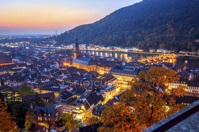 Allemagne, Bade-Wurtemberg, Heidelberg, vue sur la ville au coucher du soleil — Photo de stock