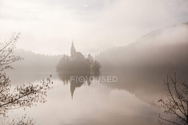 Eslovénia, Gorenjska, Bled, Bled lake, Bled island with Church of Mary 's Assumption — Fotografia de Stock