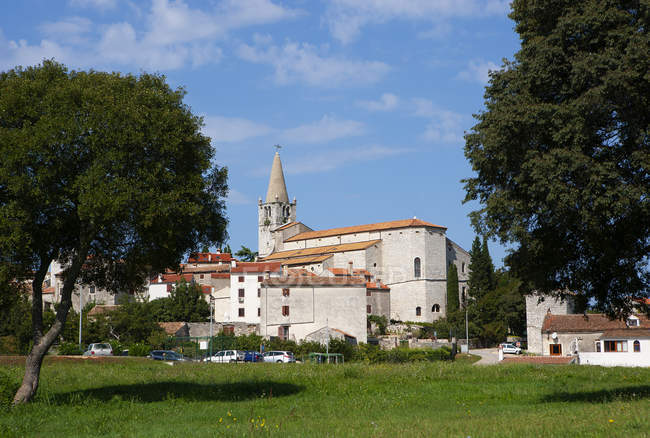 Croatie, Istrie, Balle, Vieille ville, Eglise paroissiale San Giuliano — Photo de stock