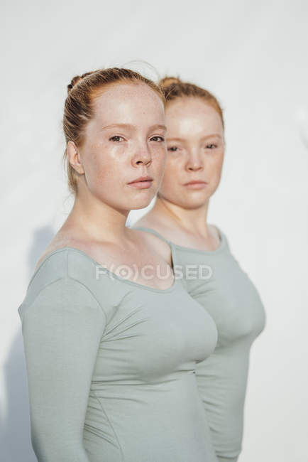 Redheaded twins looking at camera — Stock Photo