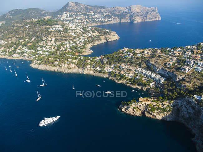Spagna, Baleari, Maiorca, Veduta aerea di Port d'Andratx, costa rocciosa — Foto stock