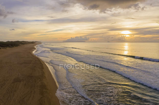 Stati Uniti, Hawaii, Kauai, Polihale State Park, Polihale Beach al tramonto — Foto stock