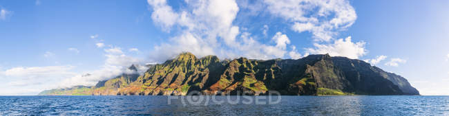 Usa, hawaii, kauai, na pali coast state wilderness park, panoramablick auf na pali coast — Stockfoto