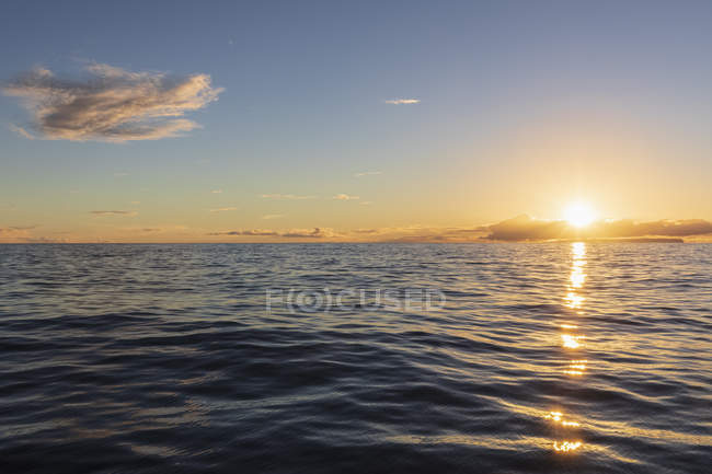 USA, Hawaii, Pacific Ocean, Island Ni'ihau at sunset — Stock Photo