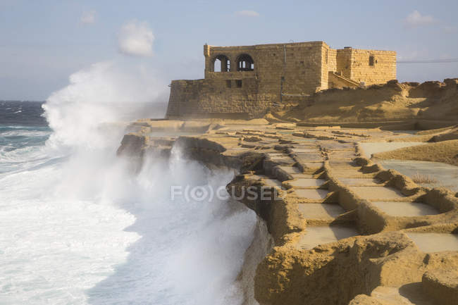 Malta, Gozo, salt pans and house — Stock Photo