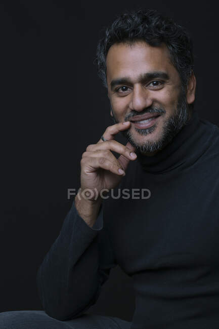 Portrait of an Indian man, smiling — Stock Photo