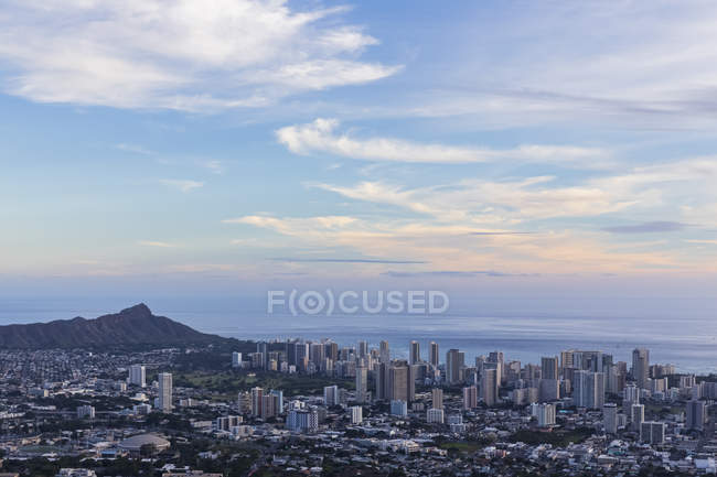 USA, Hawaii, Oahu, Puu Ualakaa State Park, View from Tantalus Lookout to Honolulu and Diamond Head — Stock Photo