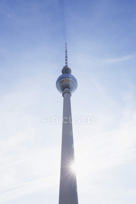 Germania, Berlino, torre della televisione retroilluminata — Foto stock