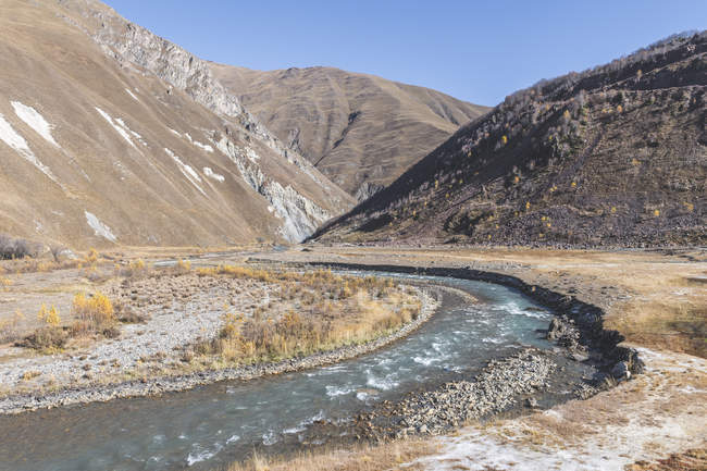 Georgien, großer Kaukasus, Trusoschlucht mit terek Fluss — Stockfoto