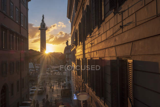 Italia, Roma, Colonna di Traiano e Monumento a Vittorio Emanuele II — Foto stock
